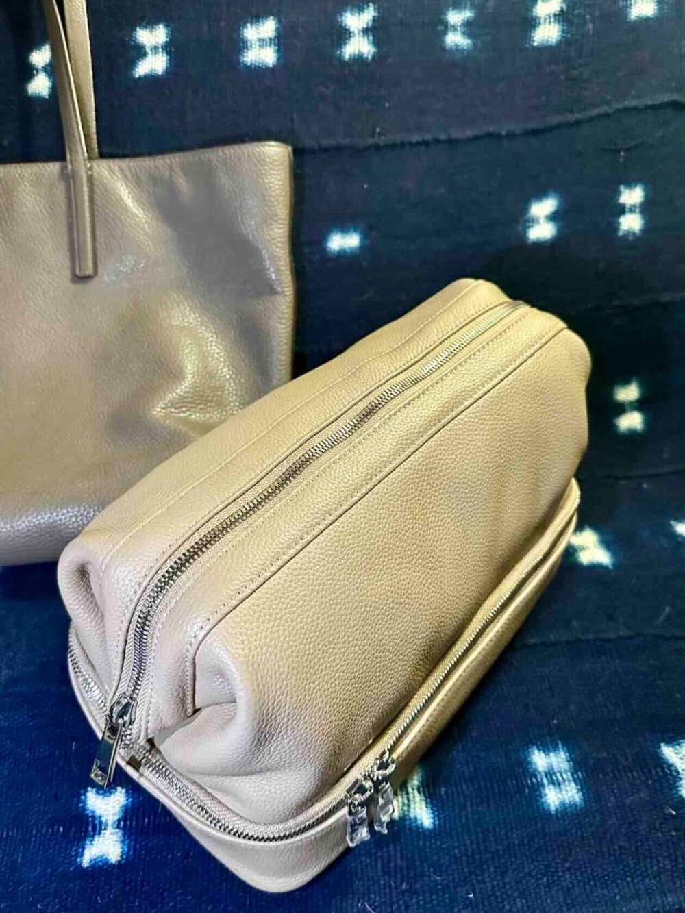 QUINCE Italian Leather Dual Compartment Toiletry Bag Zip Travel Case